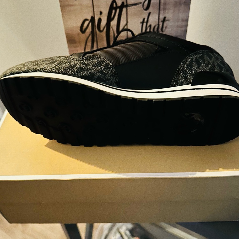 MK SHOES SZ 6 Black